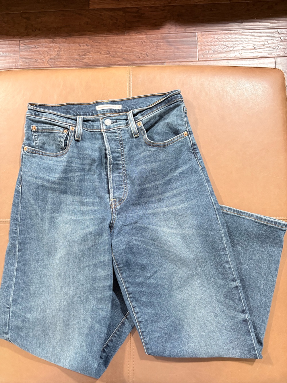 Women’s Levi’s Ribcage straight ankle 31/27 medium wash button fly